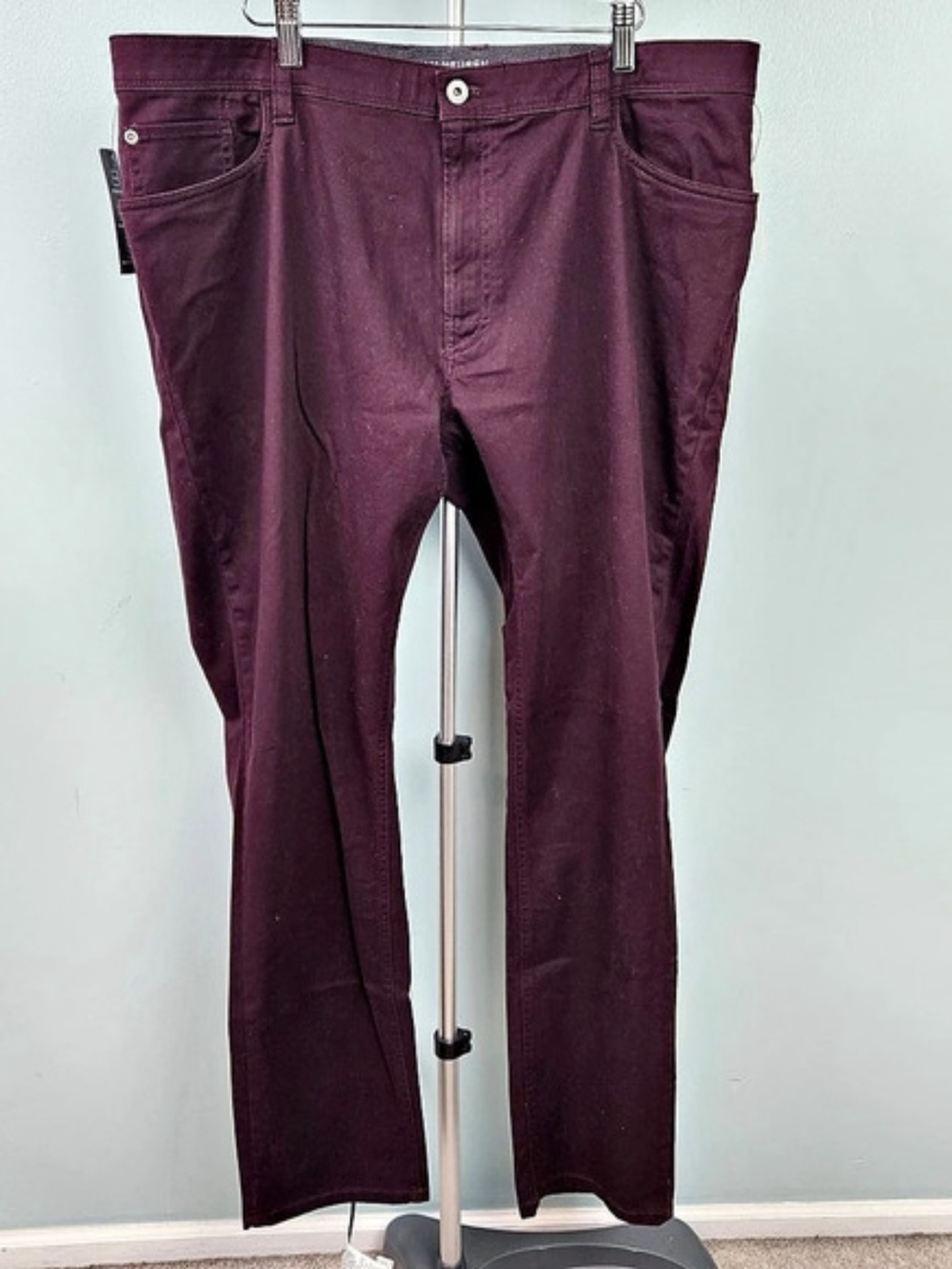 NWTVan Heusen Never Tuck Slim Fit Slim Fit Chinos in BurgundyWaist 38 Length 34